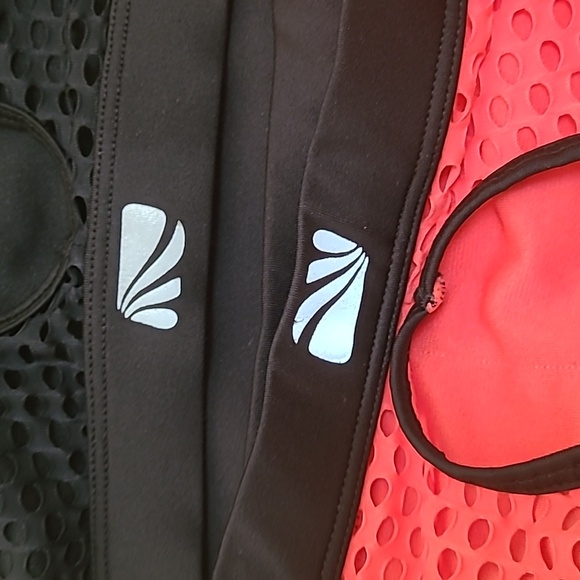 BUNDLE OF 2 MARIKA BLACK AND RED MESH OVERLAY SPORTS BRAS SIZE S - Picture 7 of 8